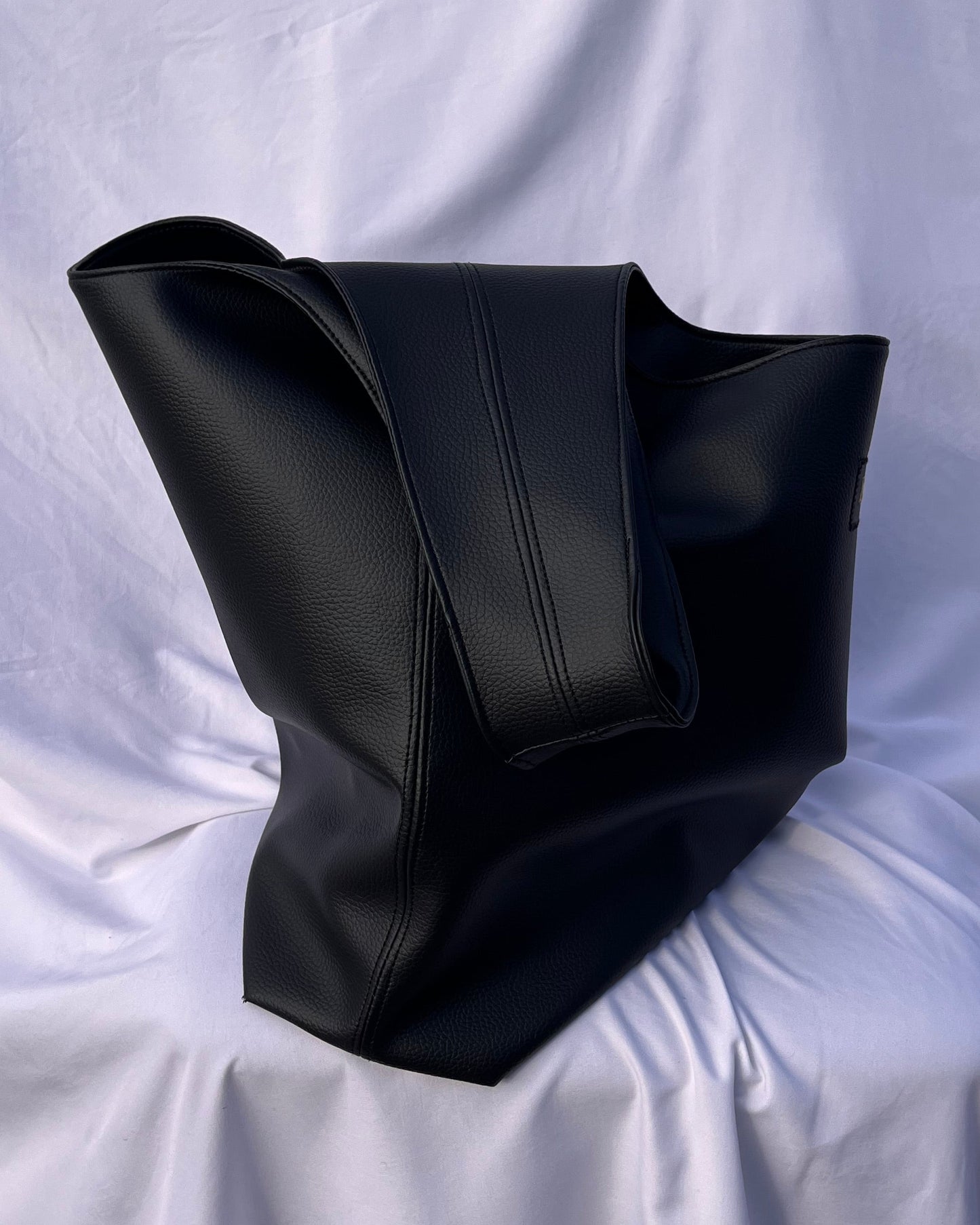 Bottomless tote